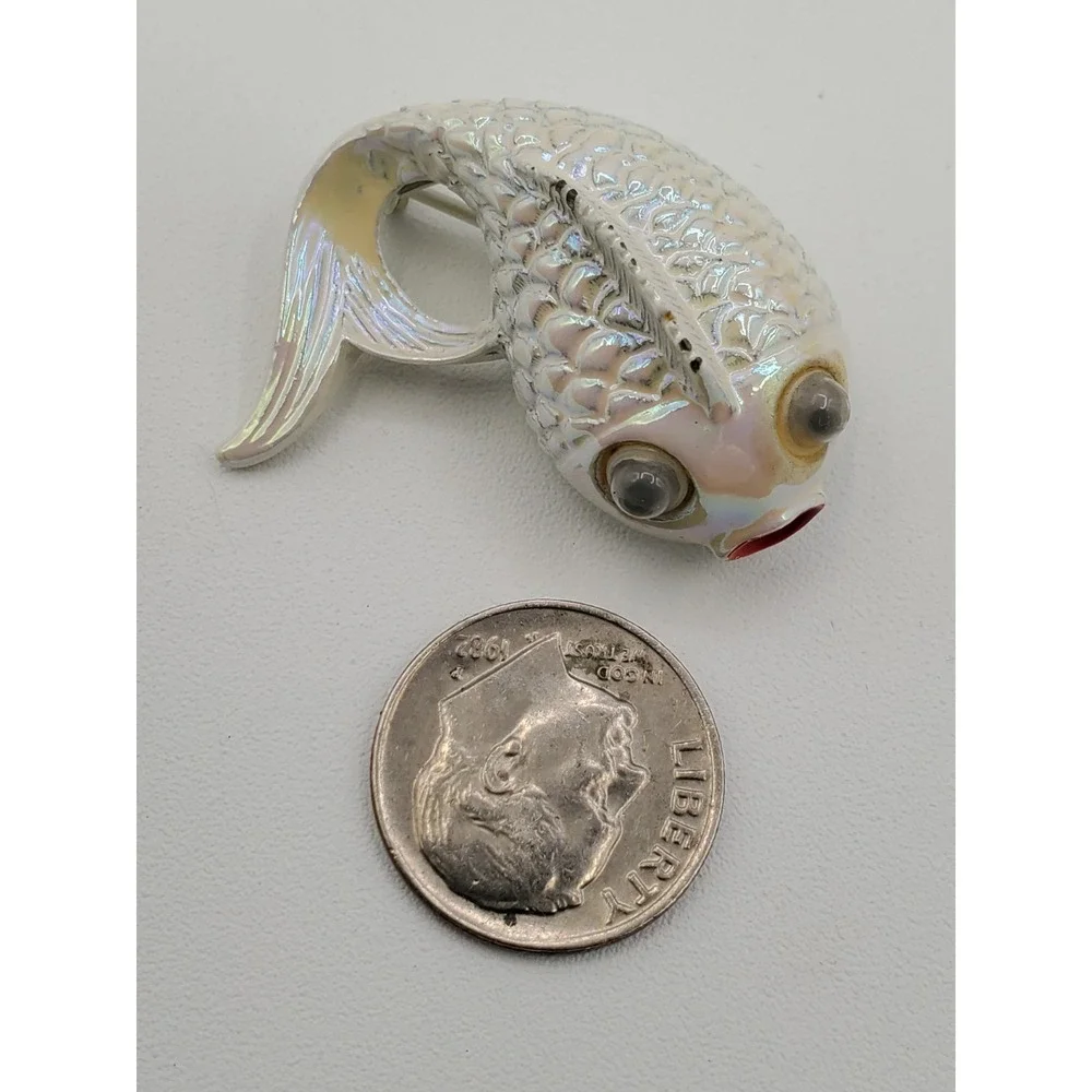Vtg Gerry's Pearlized White Enameled Coi Whale Fish w Googlie Eyes Brooch Pin